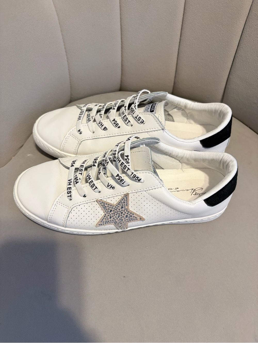 Vintage White Leather Sneakers with Star Accent and Black Heel Tab